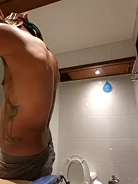 calientoboy online show from March 22, 4:04 pm