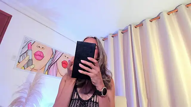 SkiinnyAna online show from February 5, 7:40 pm