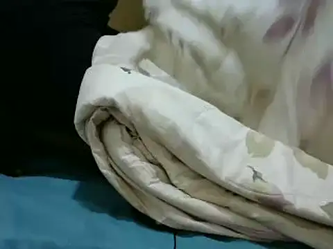 Snapshot of sweet_lily2 chatting on February 16, 1:36 am sweet lily2 online show from February 16, 1:36 am