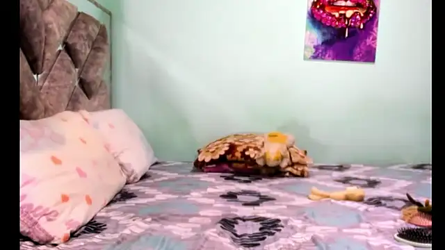 Evilmichellts1 online show from April 6, 3:24 pm