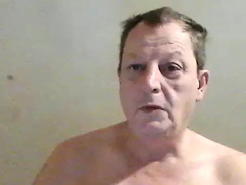 Snapshot of chubbybear2cum chatting on December 7, 5:26 am chubbybear2cum online show from December 7, 5:26 am