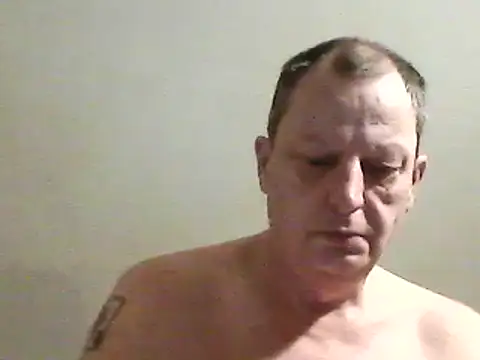 Snapshot of chubbybear2cum chatting on January 6, 10:37 pm chubbybear2cum online show from January 6, 10:37 pm