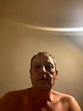 Snapshot of chubbybear2cum chatting on October 16, 4:46 am chubbybear2cum online show from October 16, 4:46 am