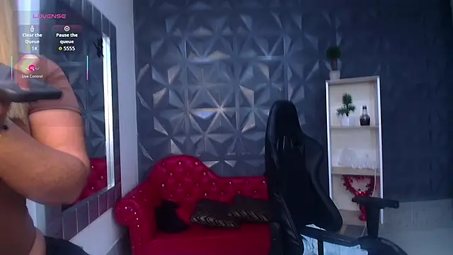 Snapshot of Cristal_War chatting on December 22, 11:46 pm Cristal War online show from December 22, 11:46 pm