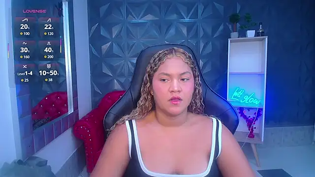 Snapshot of Cristal_War chatting on January 5, 11:08 pm Cristal War online show from January 5, 11:08 pm