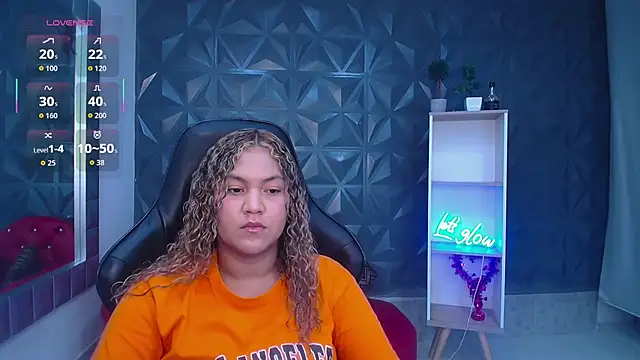 Snapshot of Cristal_War chatting on January 6, 11:18 pm Cristal War online show from January 6, 11:18 pm