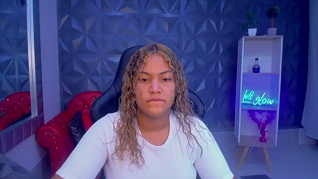 Snapshot of Cristal_War chatting on January 13, 10:26 pm Cristal War online show from January 13, 10:26 pm