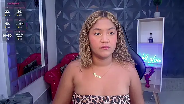 Snapshot of Cristal_War chatting on February 1, 10:19 pm Cristal War online show from February 1, 10:19 pm