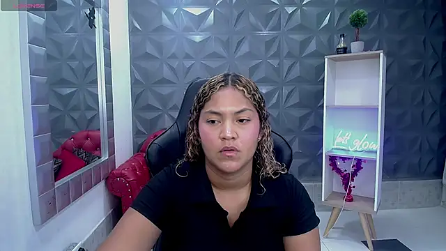 Snapshot of Cristal_War chatting on February 6, 10:57 pm Cristal War online show from February 6, 10:57 pm