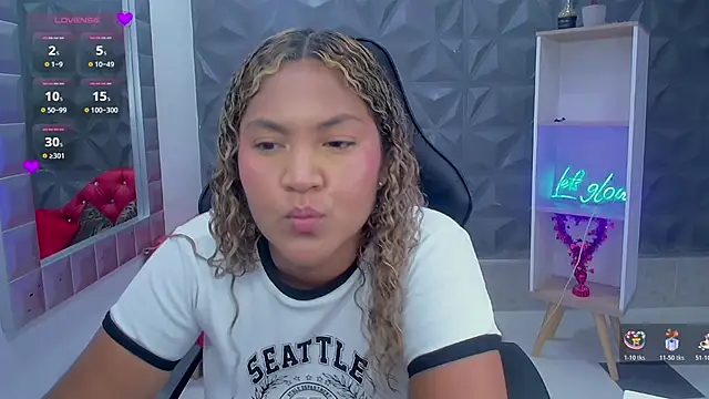 Snapshot of Cristal_War chatting on February 10, 11:09 pm Cristal War online show from February 10, 11:09 pm