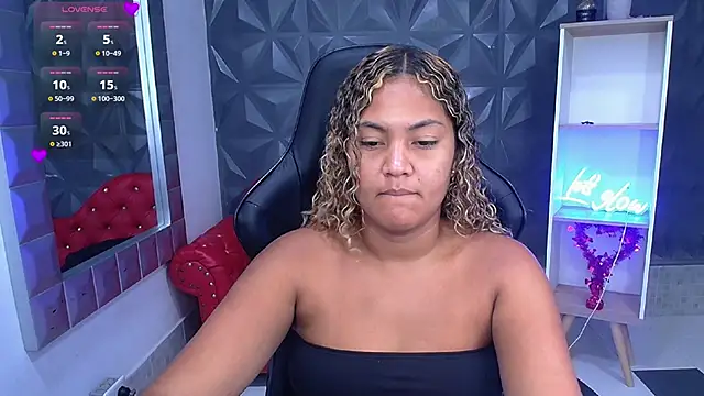 Snapshot of Cristal_War chatting on February 16, 11:23 pm Cristal War online show from February 16, 11:23 pm