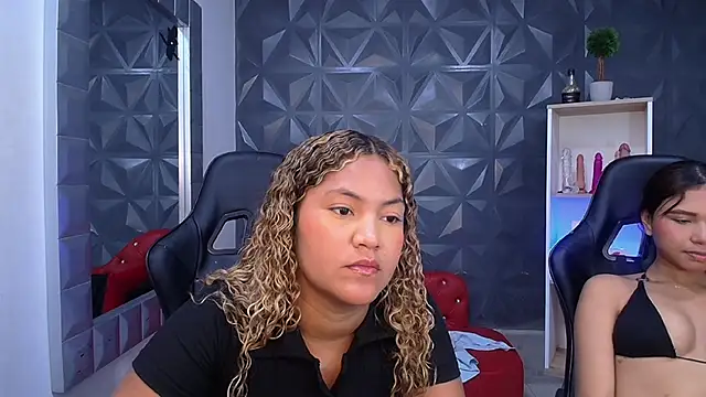 Snapshot of Cristal_War chatting on February 18, 11:11 pm Cristal War online show from February 18, 11:11 pm