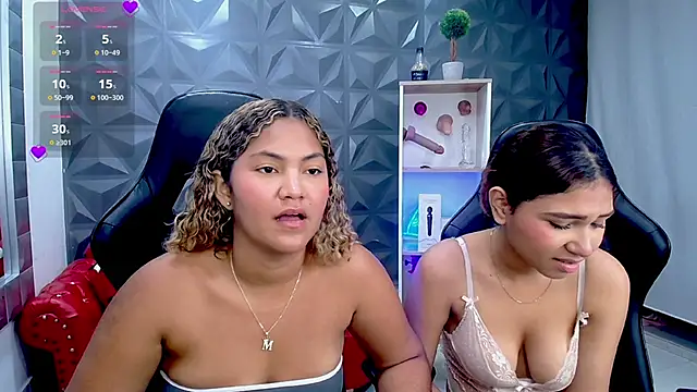 Snapshot of Cristal_War chatting on February 19, 11:34 pm Cristal War online show from February 19, 11:34 pm