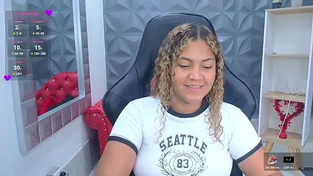 Snapshot of Cristal_War chatting on February 28, 11:39 pm Cristal War online show from February 28, 11:39 pm