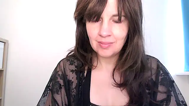 Snapshot of Ella_Next_Door chatting on January 7, 10:51 am Ella Next Door online show from January 7, 10:51 am