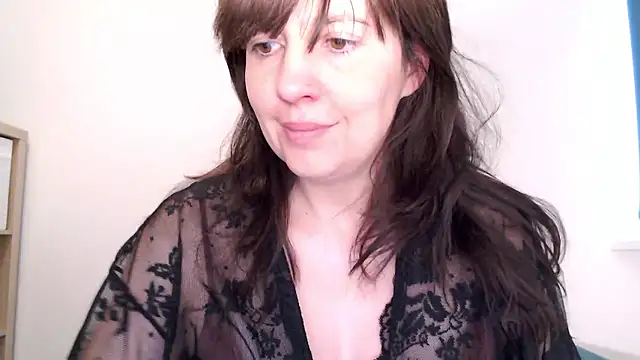 Snapshot of Ella_Next_Door chatting on January 19, 3:27 pm Ella Next Door online show from January 19, 3:27 pm