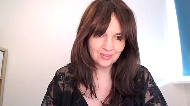 Snapshot of Ella_Next_Door chatting on February 1, 8:24 am Ella Next Door online show from February 1, 8:24 am