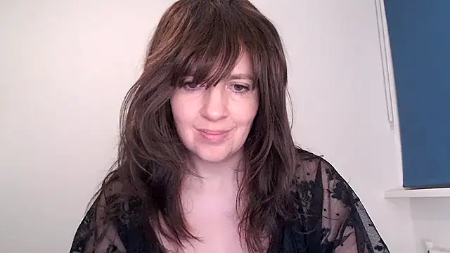 Snapshot of Ella_Next_Door chatting on February 1, 11:03 pm Ella Next Door online show from February 1, 11:03 pm