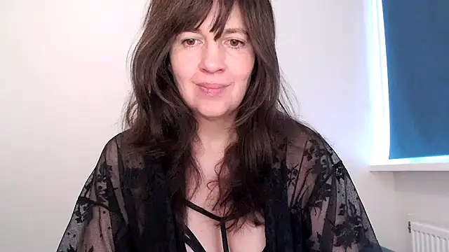 Snapshot of Ella_Next_Door chatting on February 11, 8:08 am Ella Next Door online show from February 11, 8:08 am