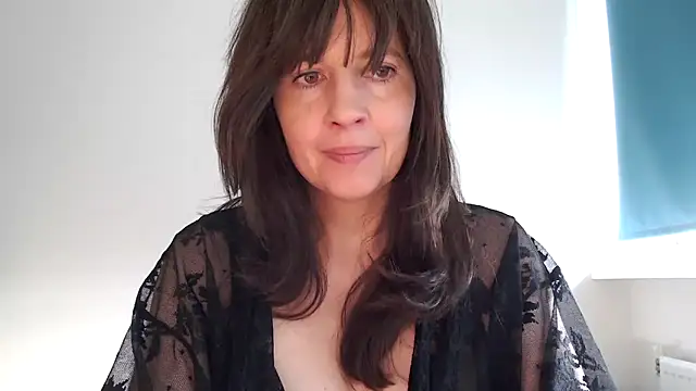 Snapshot of Ella_Next_Door chatting on February 15, 9:41 am Ella Next Door online show from February 15, 9:41 am