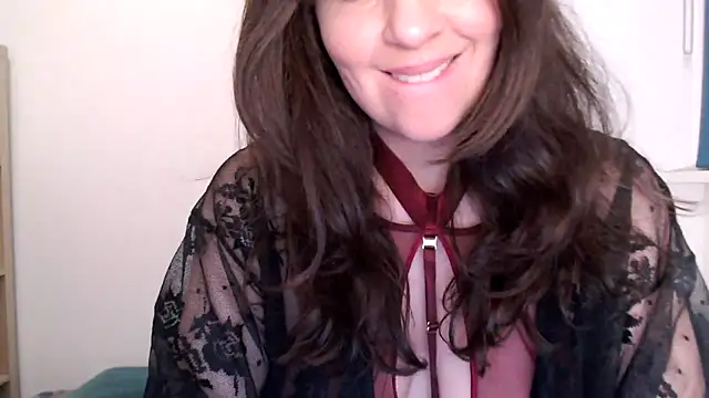 Snapshot of Ella_Next_Door chatting on February 22, 11:25 pm Ella Next Door online show from February 22, 11:25 pm