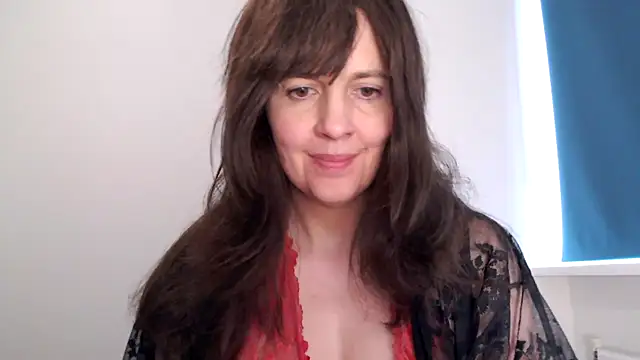 Snapshot of Ella_Next_Door chatting on February 24, 3:21 pm Ella Next Door online show from February 24, 3:21 pm