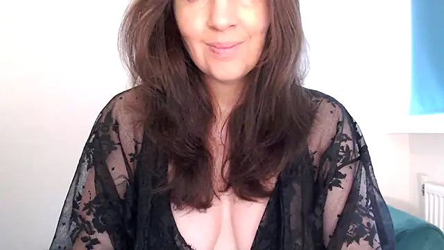 Snapshot of Ella_Next_Door chatting on February 28, 11:00 am Ella Next Door online show from February 28, 11:00 am