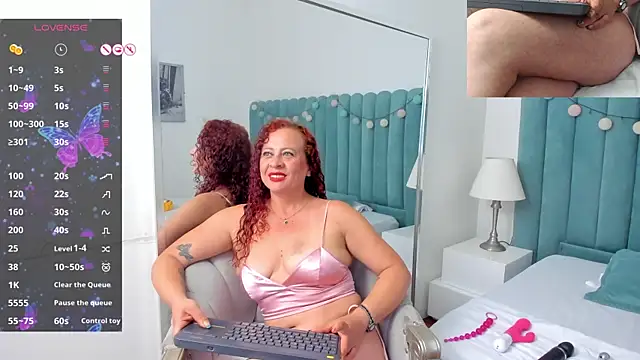 Snapshot of ChannelFox__ chatting on February 4, 7:55 pm ChannelFox online show from February 4, 7:55 pm