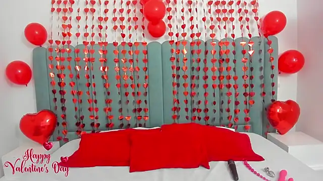 Snapshot of ChannelFox__ chatting on February 13, 7:10 pm ChannelFox online show from February 13, 7:10 pm