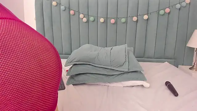 Snapshot of ChannelFox__ chatting on February 19, 10:09 pm ChannelFox online show from February 19, 10:09 pm