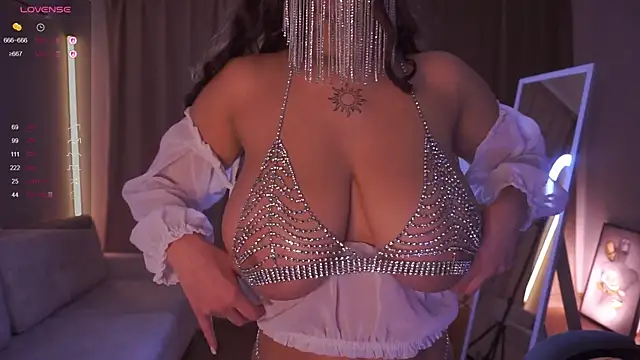 AnuricBriny online show from October 27, 9:30 pm