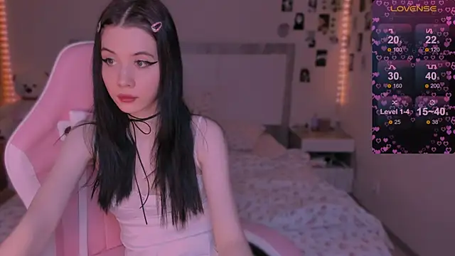 CoddleWeeper  online show from December 12, 11:18 am