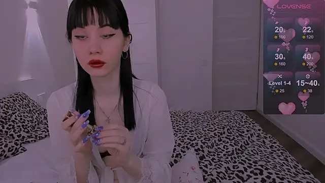 CoddleWeeper  online show from February 11, 6:08 am