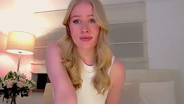 JuliaJaee online show from October 27, 6:34 pm