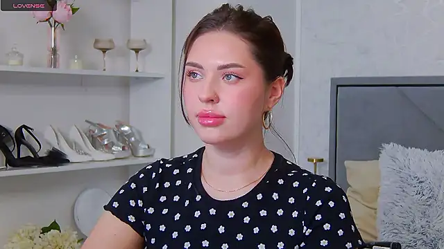 Snapshot of Alexyena chatting on December 3, 4:17 pm Alexyena online show from December 3, 4:17 pm