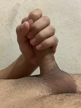 Snapshot of rodrig3105 chatting on February 22, 2:28 am rodrig3105 online show from February 22, 2:28 am