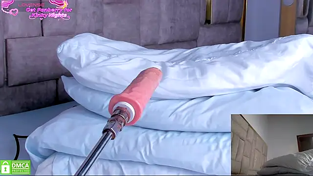 Snapshot of Eris_Rose chatting on November 21, 8:40 pm Eris Rose online show from November 21, 8:40 pm