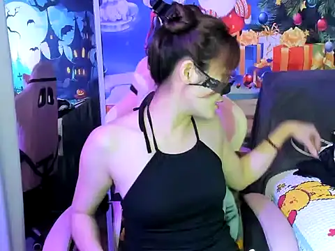 Sugar lipsz online show from January 6, 4:15 am