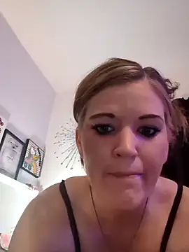 EverlynnCynn20 online show from September 11, 10:15 am