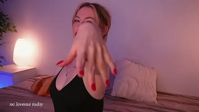 Snapshot of kris69kiss chatting on February 2, 1:10 pm kris69kiss online show from February 2, 1:10 pm