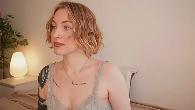 kris69kiss online show from April 14, 1:39 pm