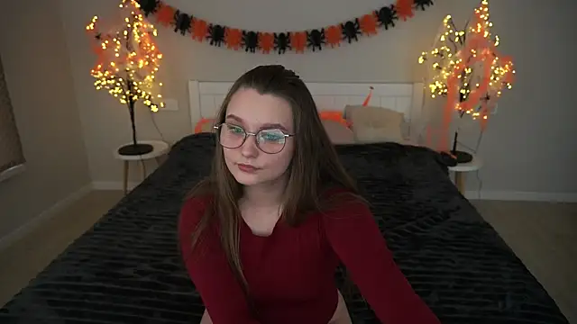 MagicPeachh  online show from October 22, 1:00 pm