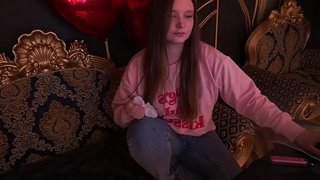 MagicPeachh  online show from February 9, 3:16 pm