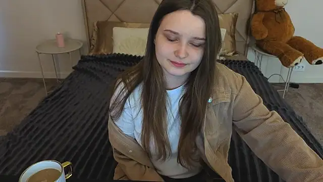 MagicPeachh  online show from April 18, 5:33 am