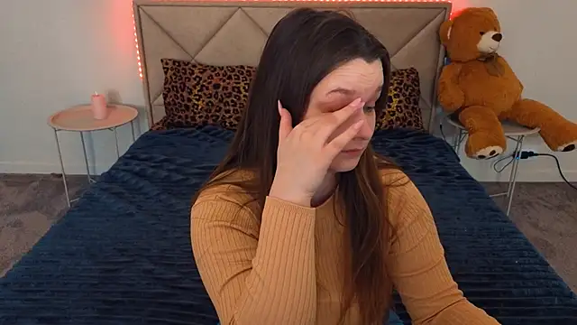 MagicPeachh  online show from April 28, 5:56 am