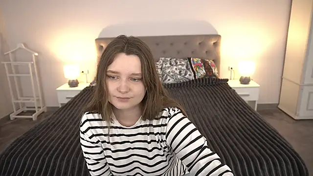 MagicPeachh  online show from June 17, 12:40 pm