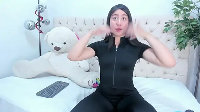 Victoria Coleman online show from April 2, 7:44 pm