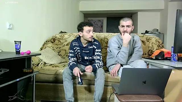 Snapshot of Barney_Tedd chatting on December 30, 1:04 am Barney Tedd online show from December 30, 1:04 am