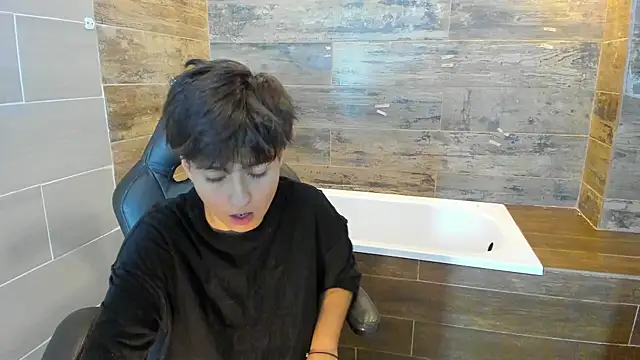 Snapshot of Bryce_Evans chatting on February 23, 3:40 pm Bryce Evans online show from February 23, 3:40 pm