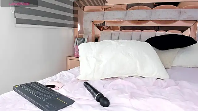 CamiiLovers online show from February 4, 2:28 am